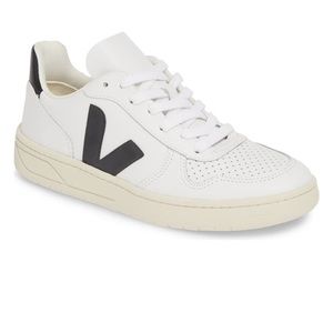 Veja V-10 Sneaker